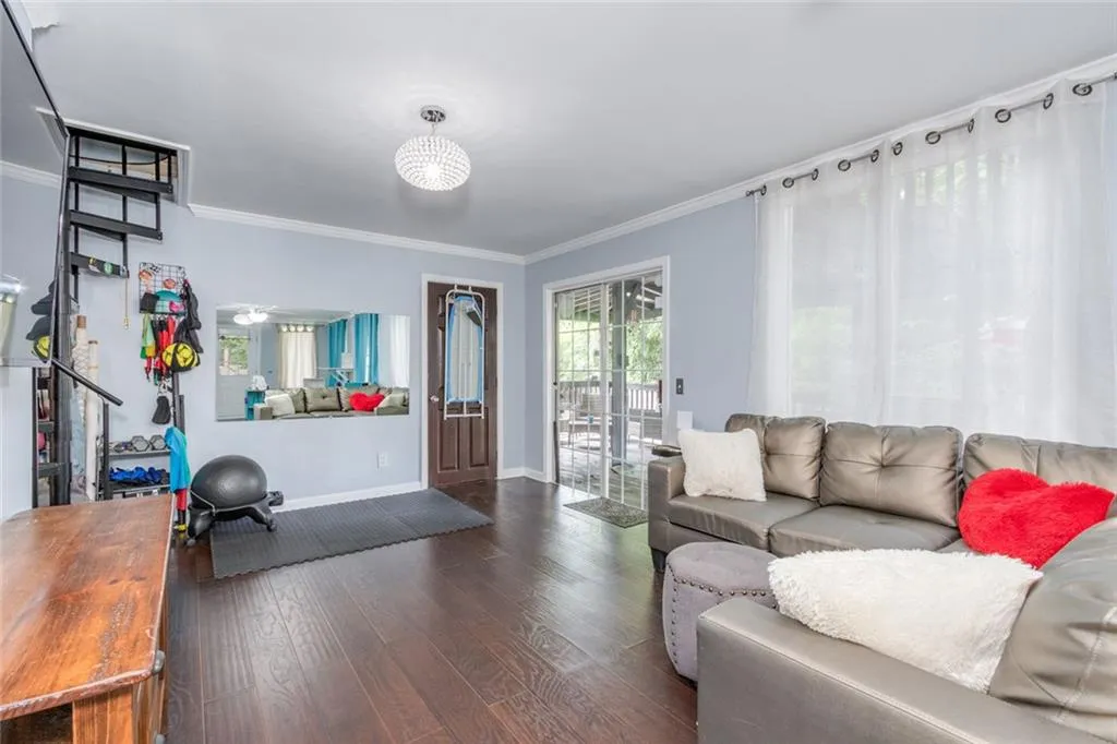 Roswell, Georgia 30076, United States, 3 Bedrooms Bedrooms, ,3 BathroomsBathrooms,Residential,Active,199999