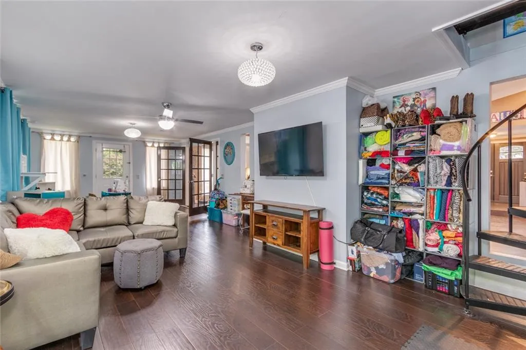 Roswell, Georgia 30076, United States, 3 Bedrooms Bedrooms, ,3 BathroomsBathrooms,Residential,Active,199999