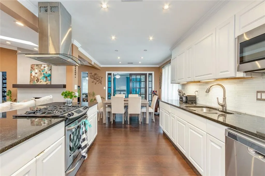 Roswell, Georgia 30076, United States, 3 Bedrooms Bedrooms, ,3 BathroomsBathrooms,Residential,Active,199999