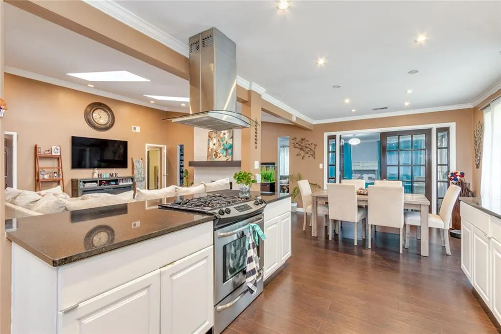 Roswell, Georgia 30076, United States, 3 Bedrooms Bedrooms, ,3 BathroomsBathrooms,Residential,Active,199999