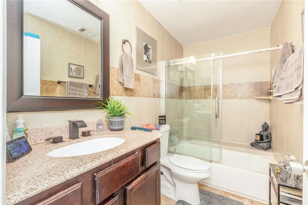 Roswell, Georgia 30076, United States, 3 Bedrooms Bedrooms, ,3 BathroomsBathrooms,Residential,Active,199999