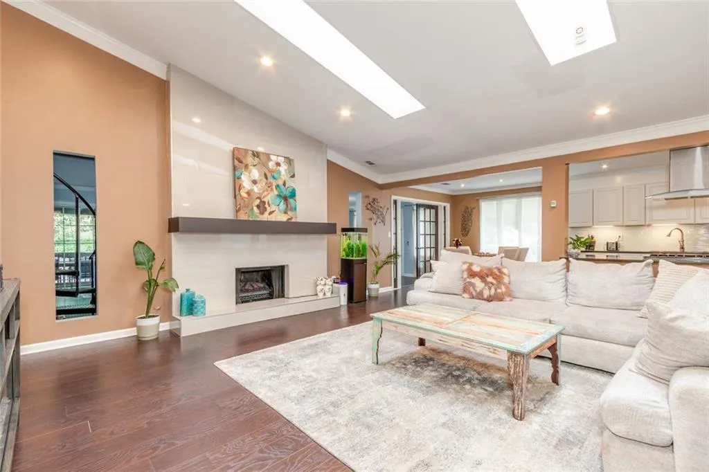 Roswell, Georgia 30076, United States, 3 Bedrooms Bedrooms, ,3 BathroomsBathrooms,Residential,Active,199999