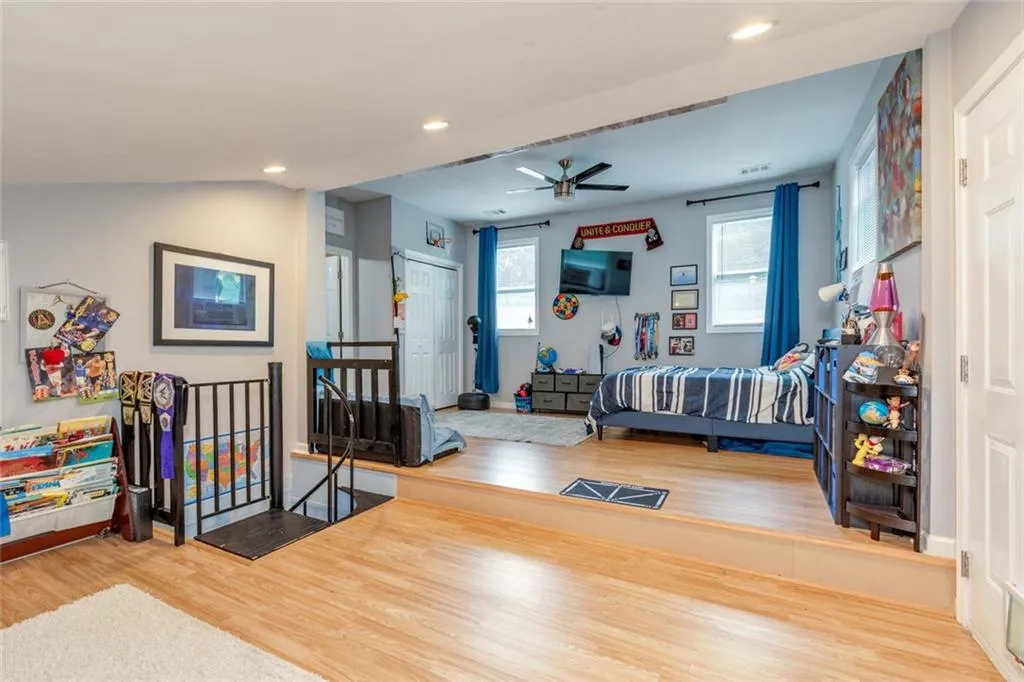 Roswell, Georgia 30076, United States, 3 Bedrooms Bedrooms, ,3 BathroomsBathrooms,Residential,Active,199999