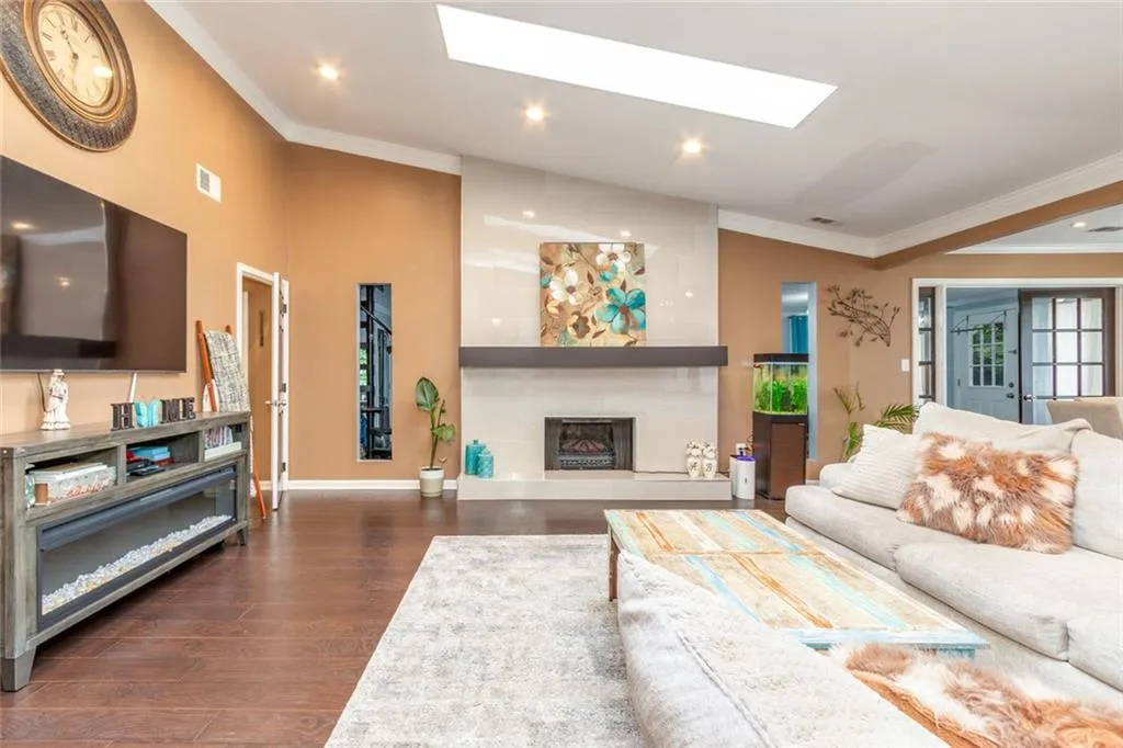 Roswell, Georgia 30076, United States, 3 Bedrooms Bedrooms, ,3 BathroomsBathrooms,Residential,Active,199999