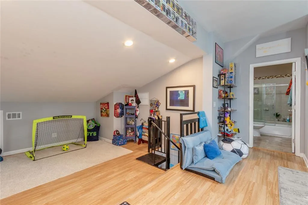 Roswell, Georgia 30076, United States, 3 Bedrooms Bedrooms, ,3 BathroomsBathrooms,Residential,Active,199999