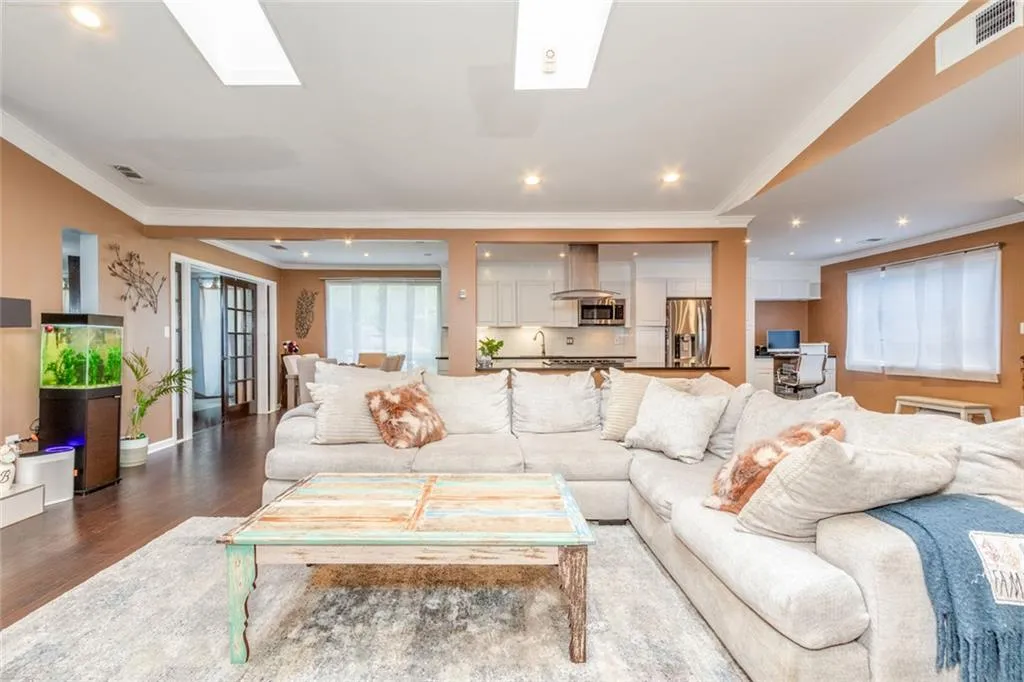 Roswell, Georgia 30076, United States, 3 Bedrooms Bedrooms, ,3 BathroomsBathrooms,Residential,Active,199999