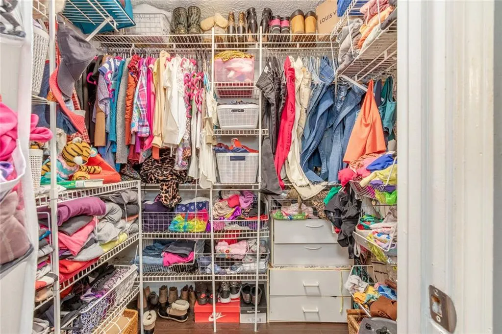 Roswell, Georgia 30076, United States, 3 Bedrooms Bedrooms, ,3 BathroomsBathrooms,Residential,Active,199999