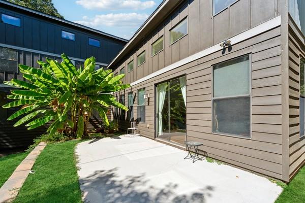 927 Winding Trail