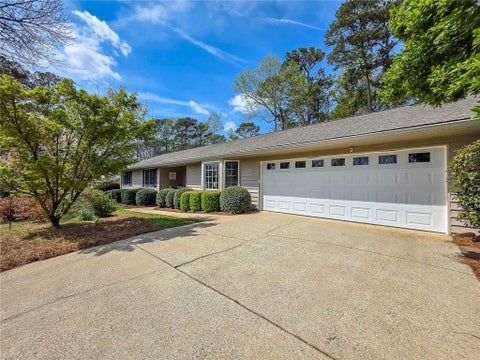 Homes For Rent - 4093 Deerbrook Way<br/> Lilburn, GA 30047