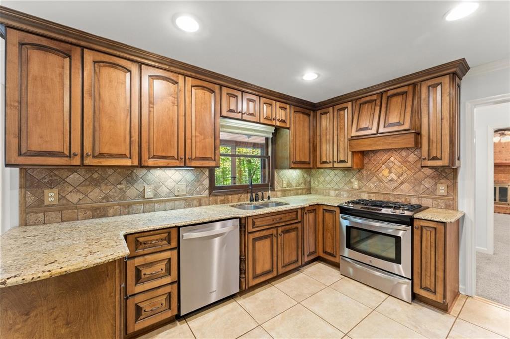 3201 Country Club Court NW