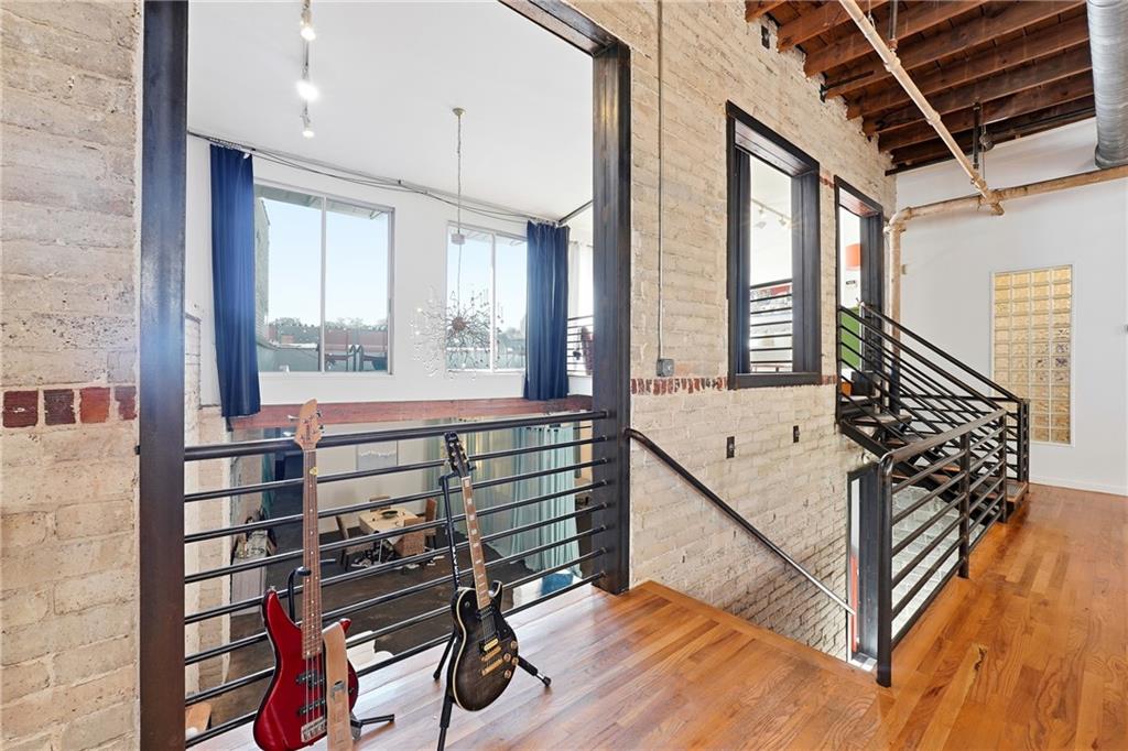 901 Bernina Avenue NE 2