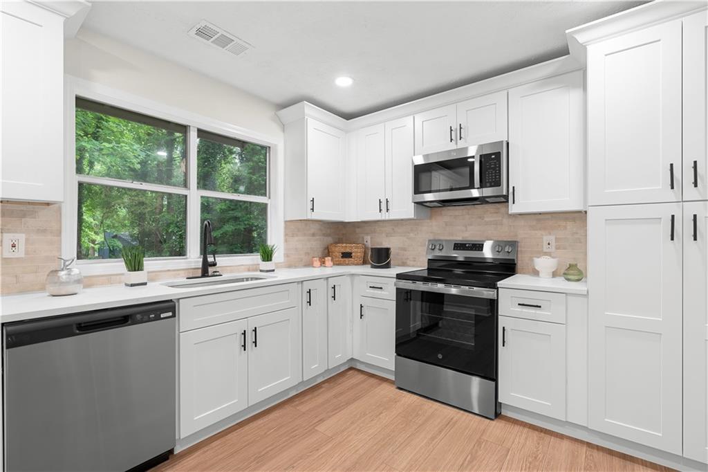 1490 Diplomat Drive, Riverdale, Georgia image 6