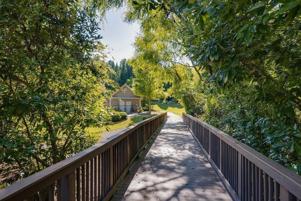 Lakefield Manor - Residential