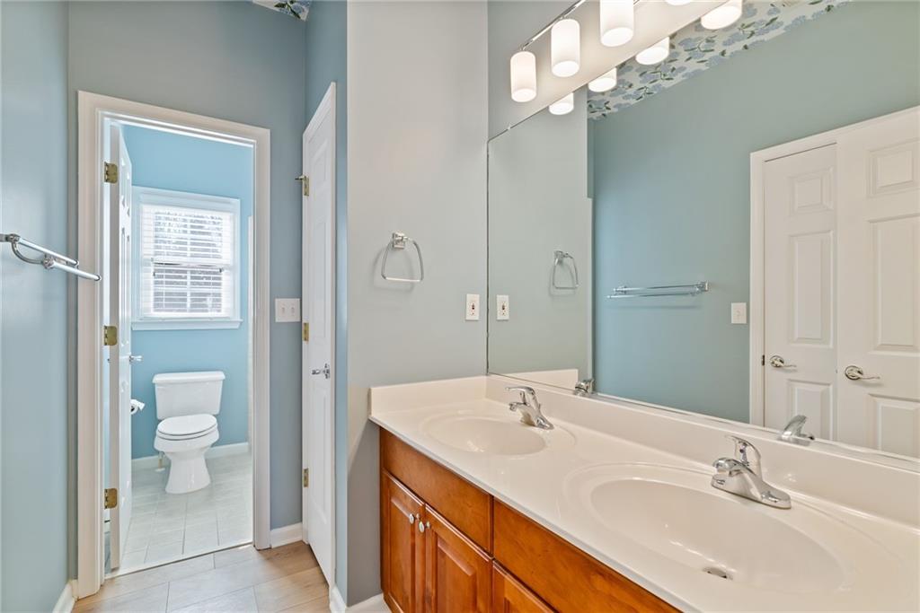 Lakefield Manor - Residential