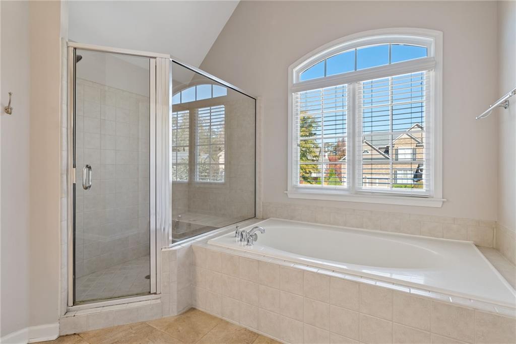 Lakefield Manor - Residential