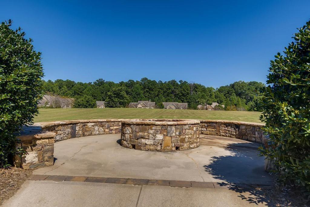 Lakefield Manor - Residential