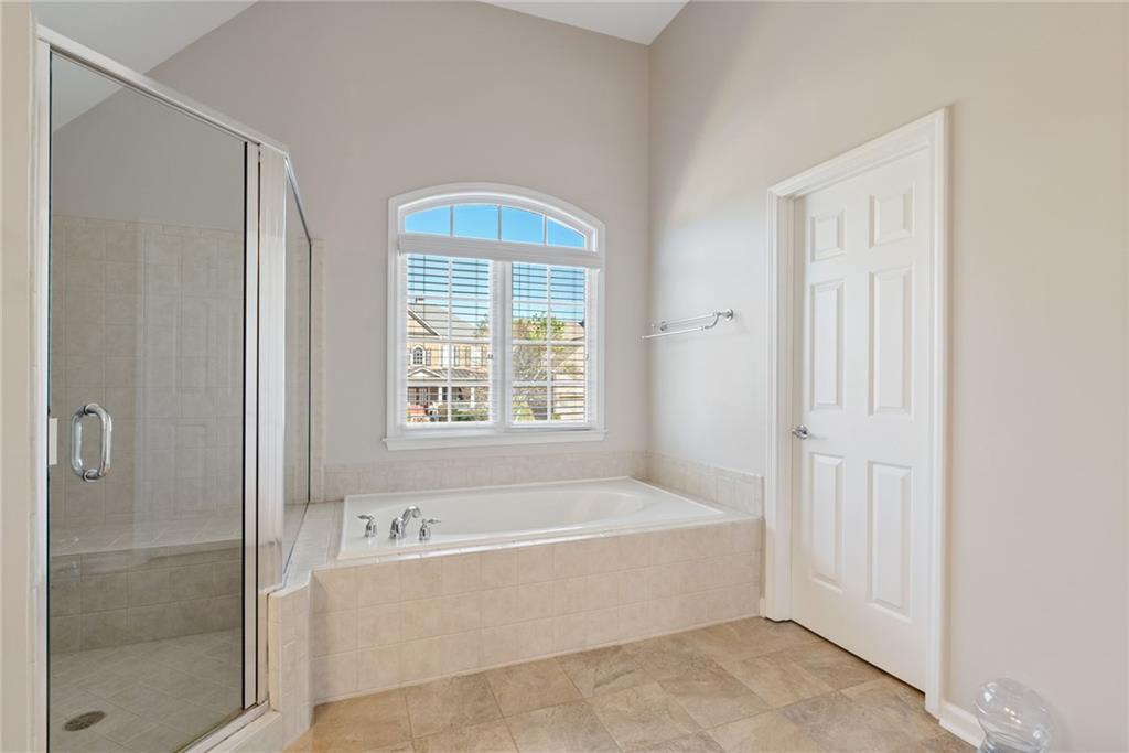 Lakefield Manor - Residential