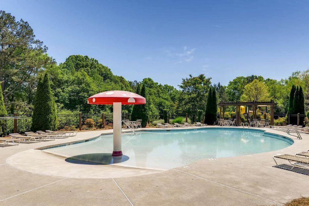 Lakefield Manor - Residential