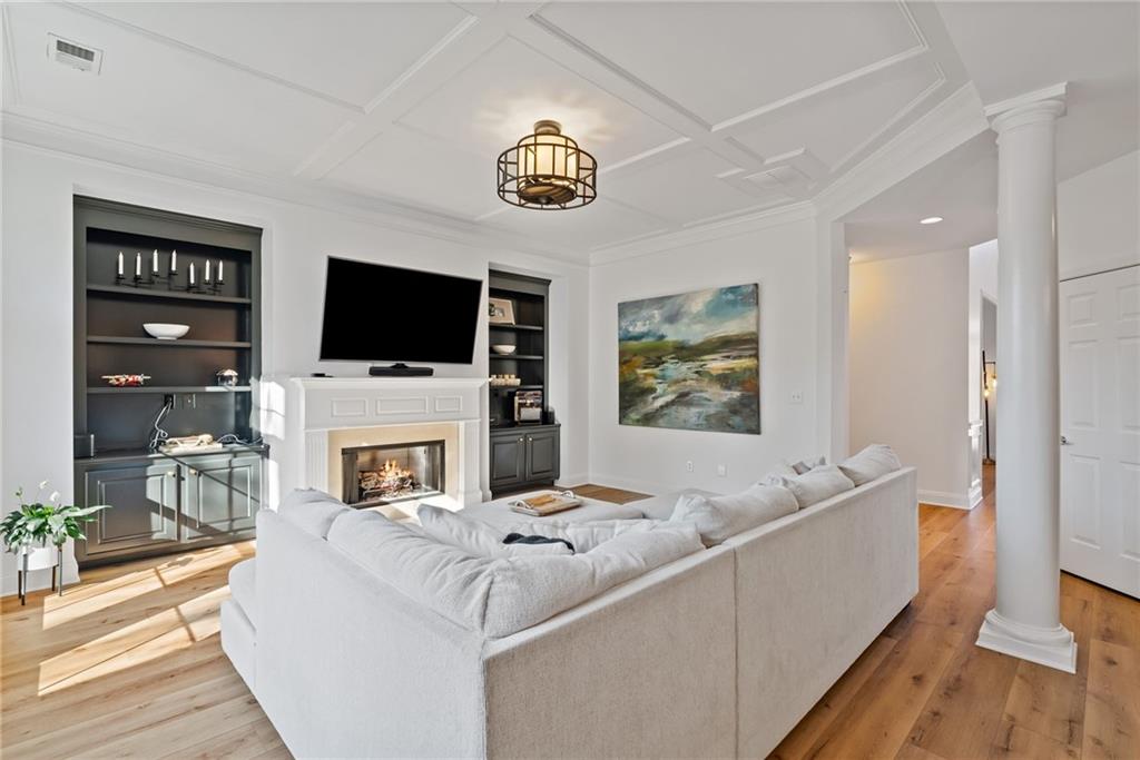 Lakefield Manor - Residential