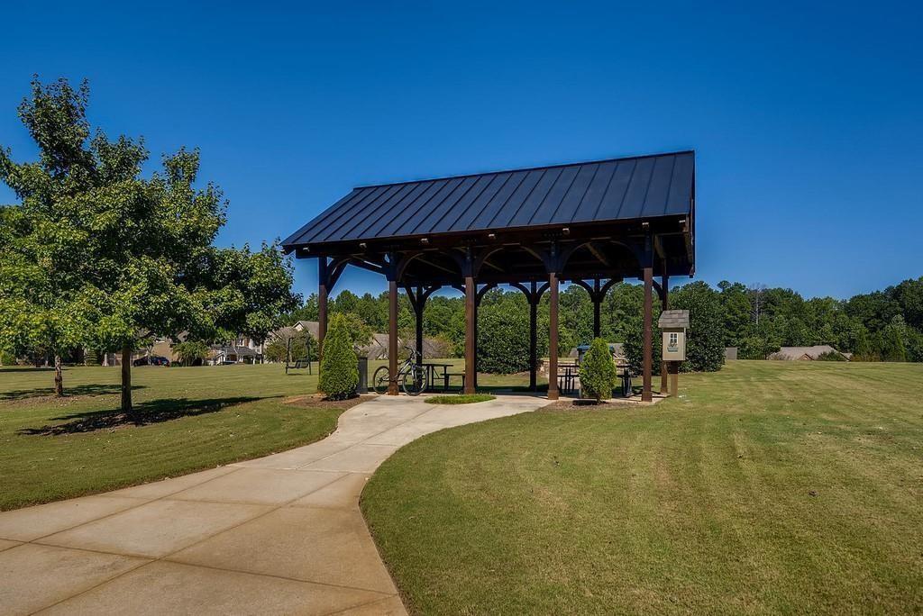 Lakefield Manor - Residential