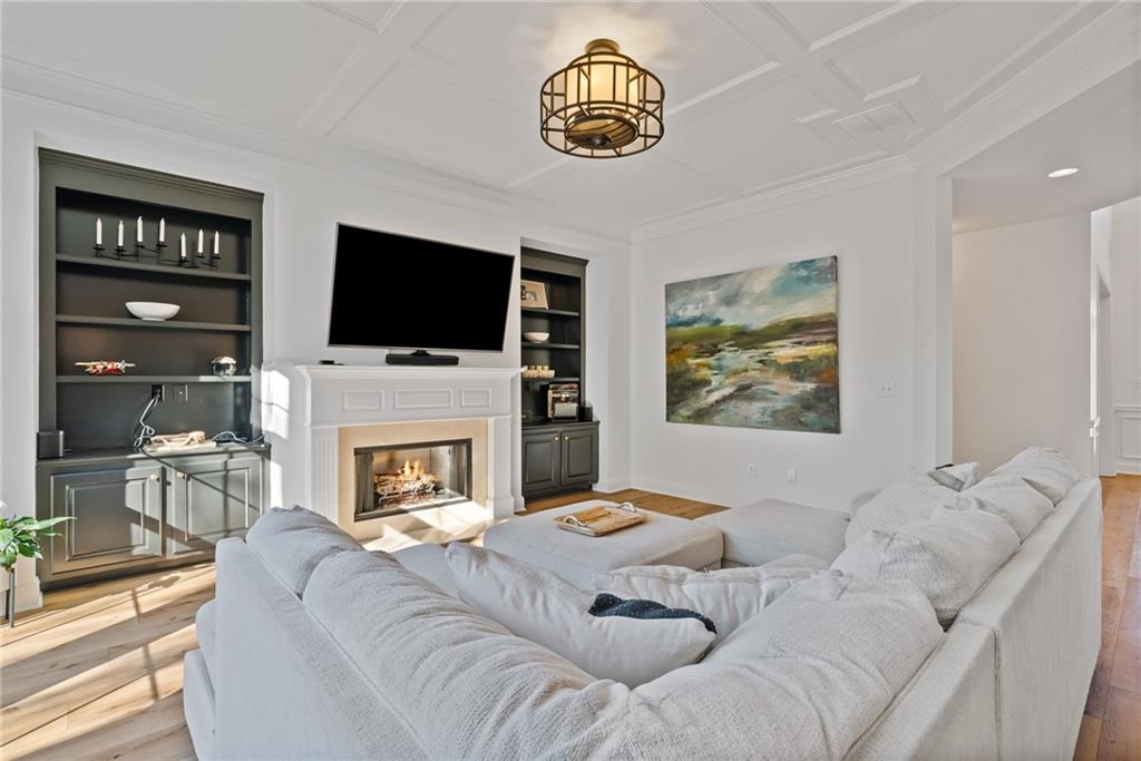 Lakefield Manor - Residential