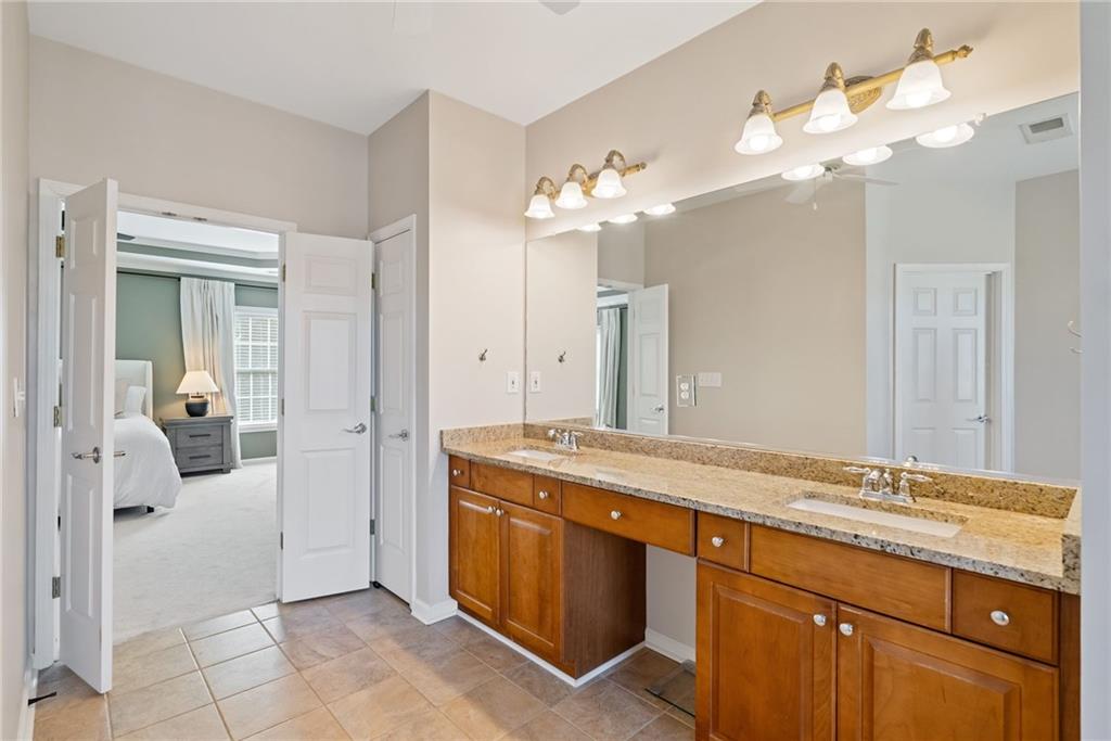 Lakefield Manor - Residential