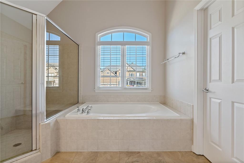 Lakefield Manor - Residential