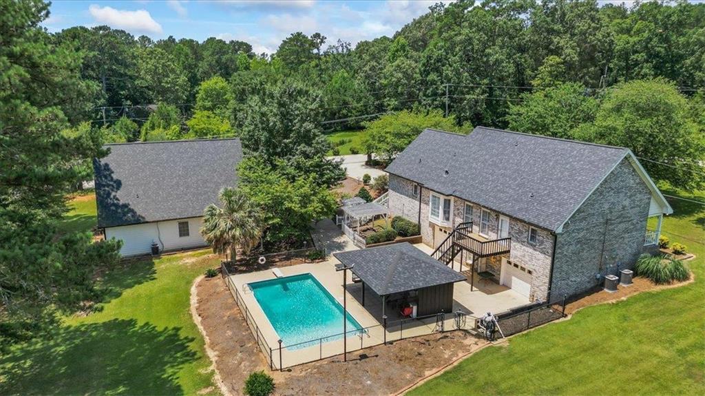 3906 Laurens Ln