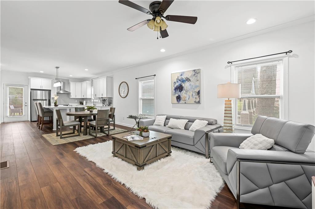 1986 Memorial Drive SE