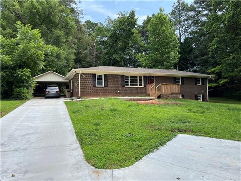 Homes For Rent - 1432 Spring Valley Lane<br/> Stone Mountain, GA 30087
