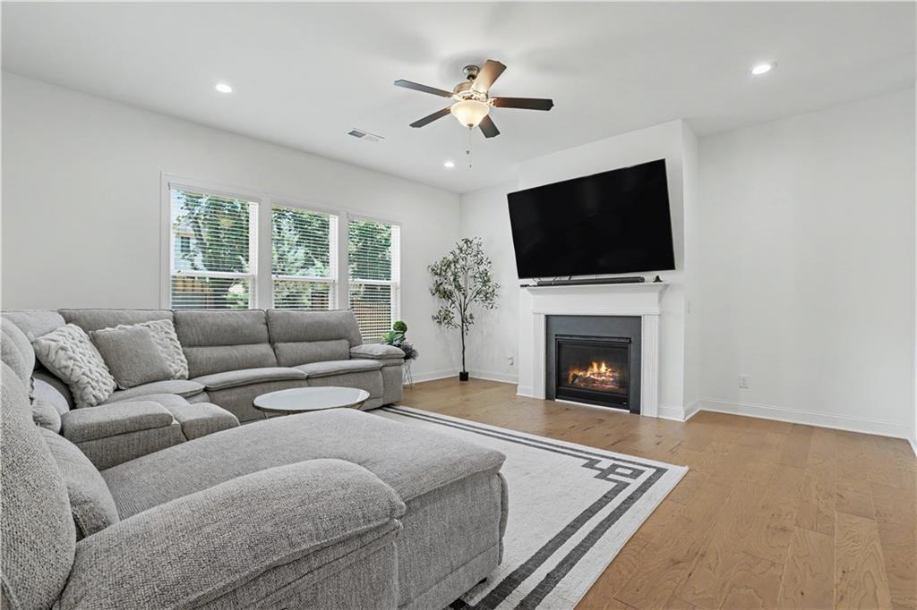 2812 Girard Lane