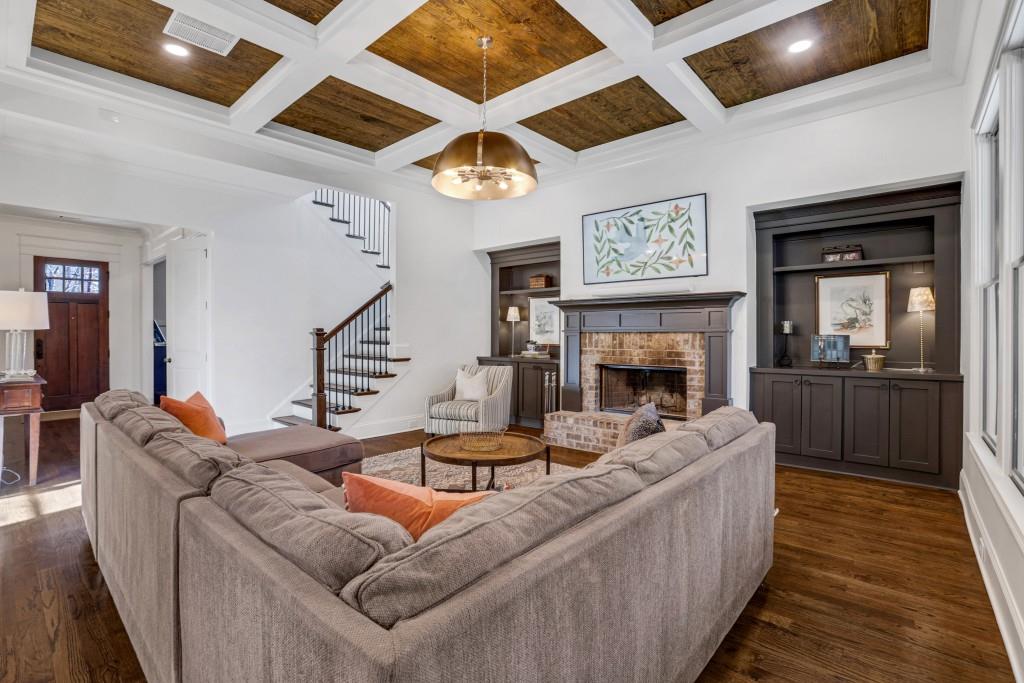 3183 Parkridge Crescent