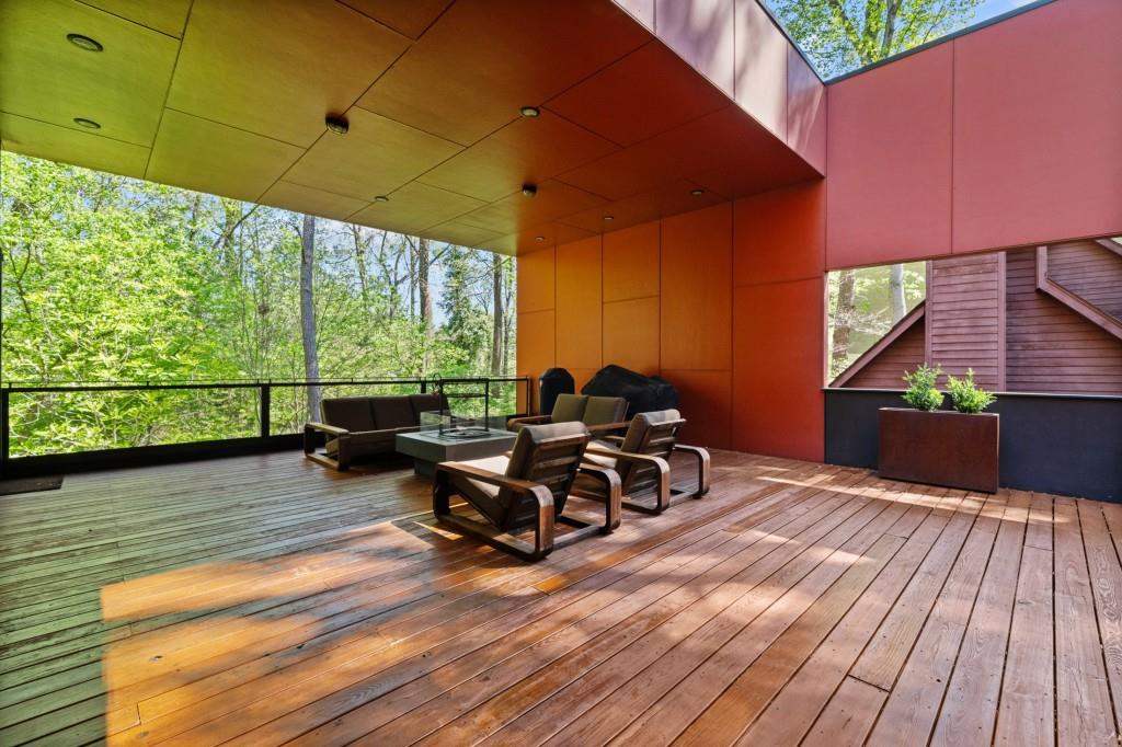 585 Overbrook Drive NW