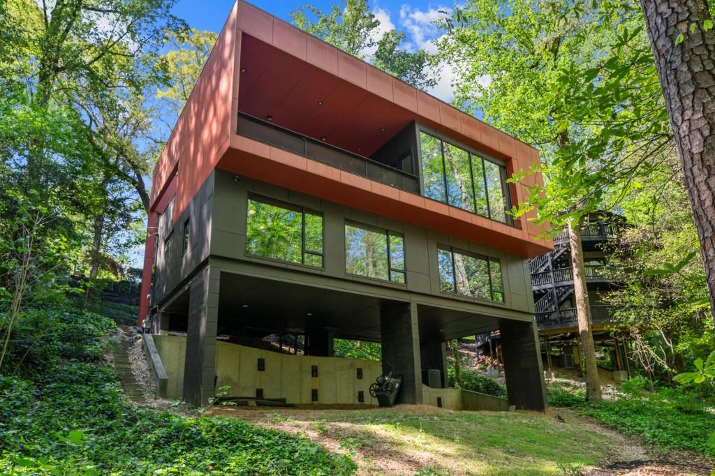 585 Overbrook Drive NW