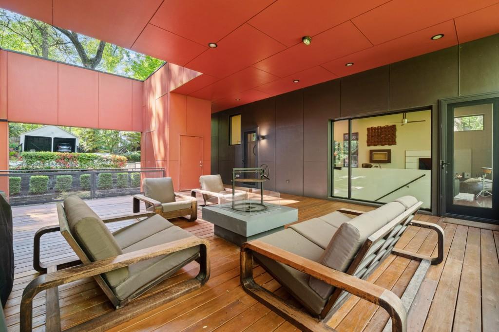 585 Overbrook Drive NW