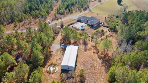 A home in Adairsville