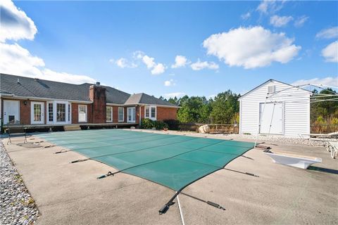 A home in Adairsville