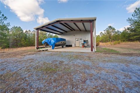 A home in Adairsville