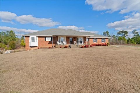 A home in Adairsville