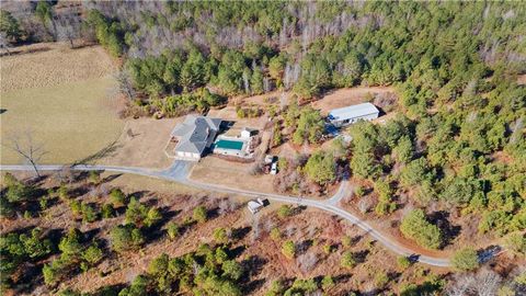 A home in Adairsville