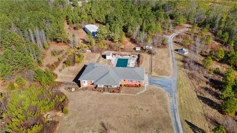 A home in Adairsville