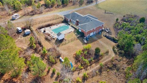 A home in Adairsville