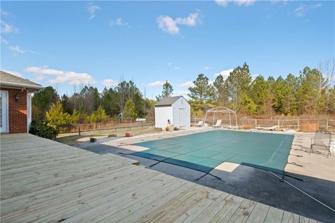 A home in Adairsville