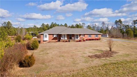 A home in Adairsville