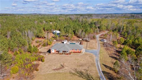 A home in Adairsville