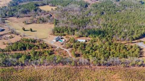 A home in Adairsville