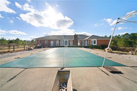 A home in Adairsville