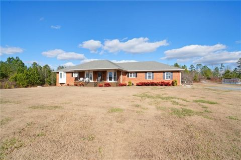 A home in Adairsville