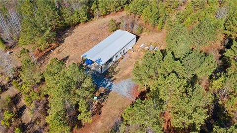 A home in Adairsville