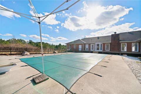 A home in Adairsville